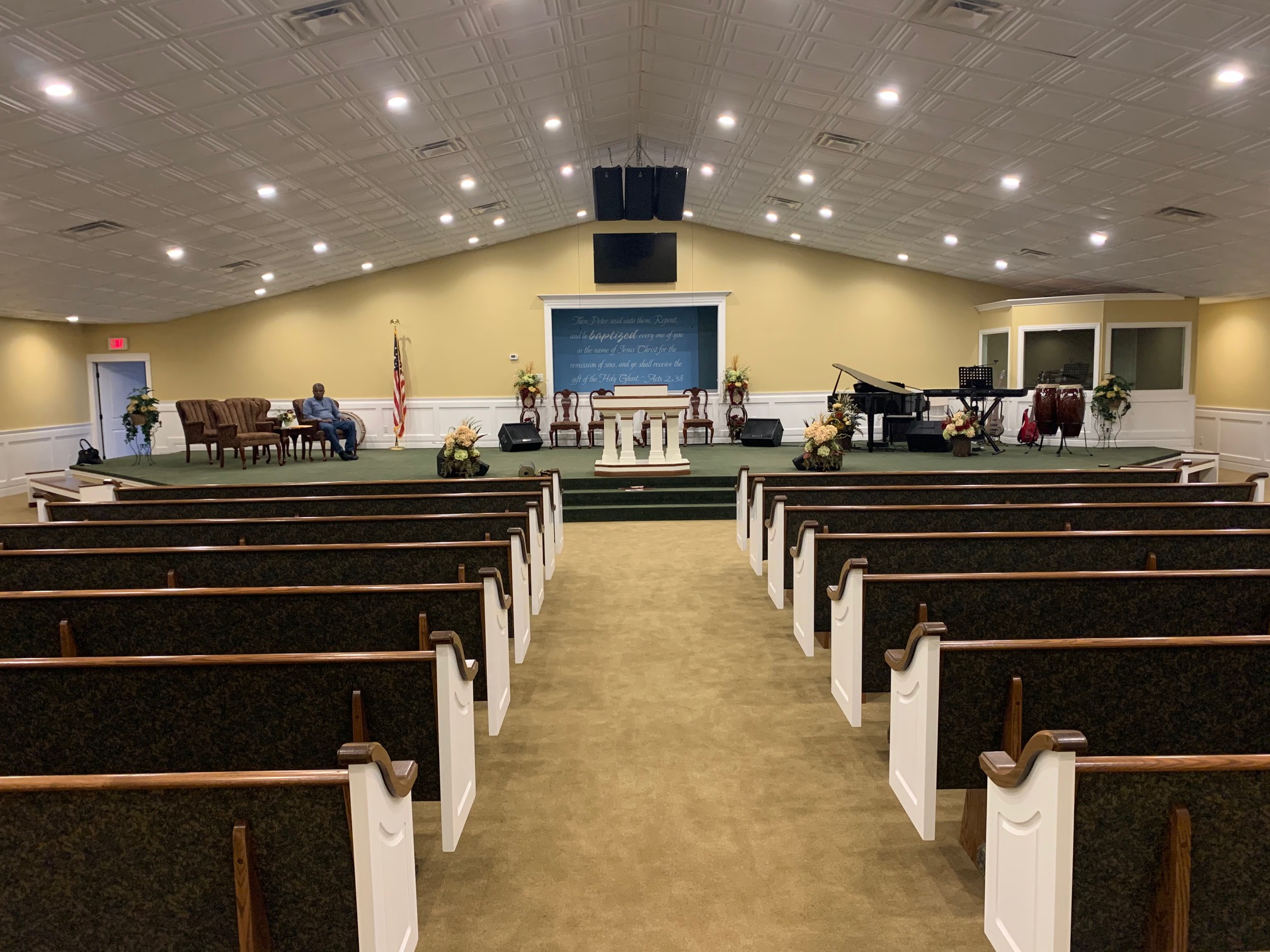 alignment view of new Kivetts pews installed in Vandalia, Missouri by Woods Church Interiors Nationwide Pew Sales and Service