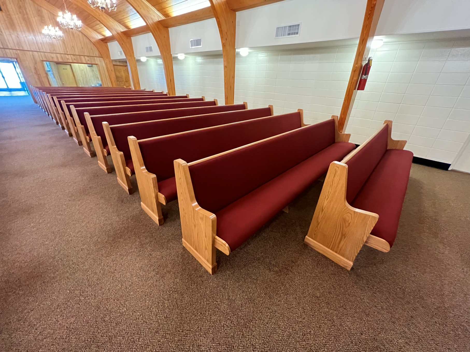 New Church pews available in Tennessee